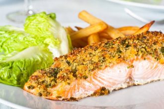 Σολομός με κρούστα λιαστής ντομάτας