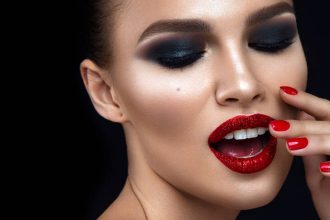 Η νέα τάση στο μακιγιάζ μας επιστρέφει στα 90s