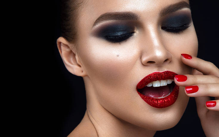 Η νέα τάση στο μακιγιάζ μας επιστρέφει στα 90s