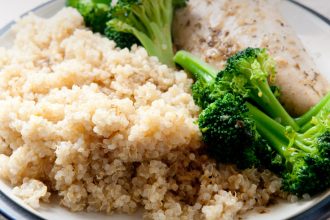 Κινόα με κοτόπουλο και μπρόκολο