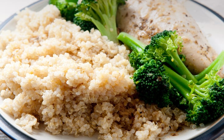 Κινόα με κοτόπουλο και μπρόκολο