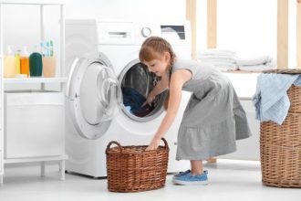 Σε τι βοηθούν τα παιδιά μας οι δουλειές του σπιτιού;