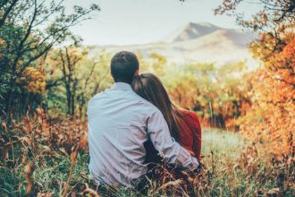 Τα ζώδια που ερωτεύονται περισσότερο το φθινόπωρο