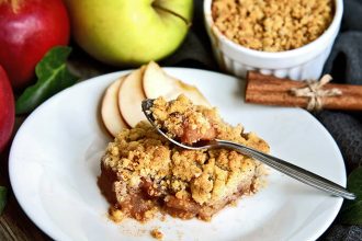 Εύκολη τριφτή μηλόπιτα