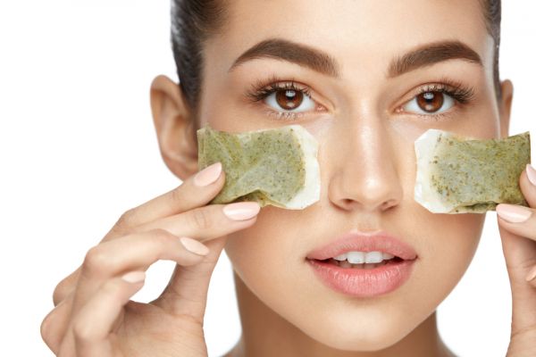 Eye care: Πέντε φυσικοί σύμμαχοι ενάντια σε «σακούλες» και μαύρους κύκλους