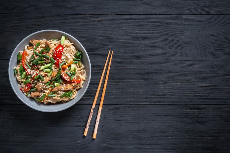 Aσιατική σαλάτα με κοτόπουλο