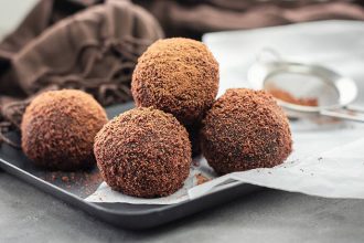 Σπιτικά σοκολατάκια με δαμάσκηνο