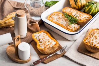 Γλυκοκολοκύθα γεμιστή με αρνίσιο κιμά και κατσικίσιο τυρί