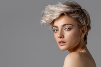 Επανόρθωση μαλλιών μετά το ντεκαπάζ