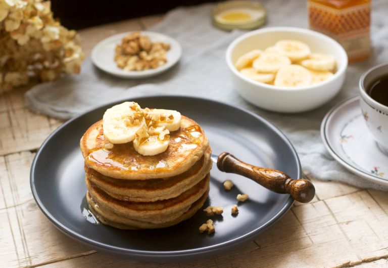 Απολαυστικό πρωινό με pancakes βρώμης
