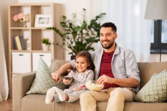 Δείτε τηλεόραση μαζί με το παιδί – Βοηθάτε την γνωστική του ανάπτυξη