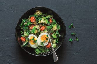 Ανοιξιάτικη σαλάτα με αβγό