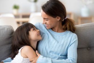 Παιδί: Υπάρχουν όρια στην τρυφερότητα που του δείχνουμε;