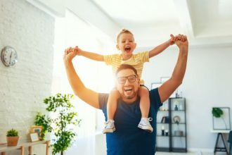 Πώς ενισχύουν οι μπαμπάδες την αυτοπεποίθηση των παιδιών;