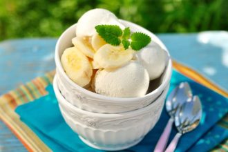 Φτιάξτε παγωτό μπανάνα με τρία υλικά