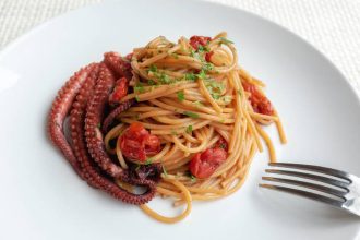 Σπαγγέτι με χταποδάκι