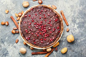 Γιορτινή σοκολατόπιτα με ρόδι