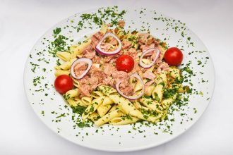 Νόστιμη μακαρονοσαλάτα με τόνο