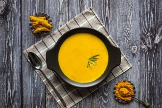 Σούπα λαχανικών με κουρκουμά