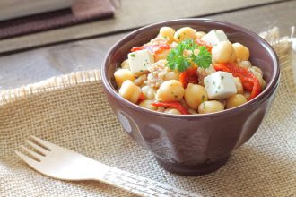 Ρεβυθοσαλάτα με τόνο και φέτα