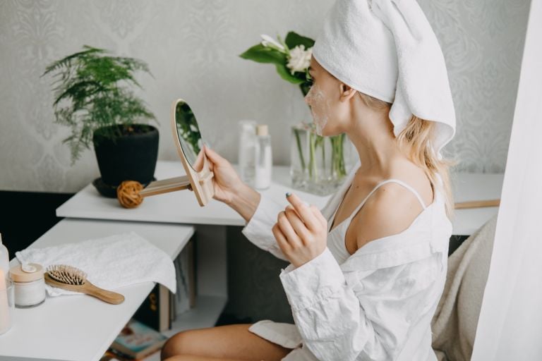 Απολεπιστική μάσκα με γιαούρτι και σύκα για τη λείανση των ρυτίδων