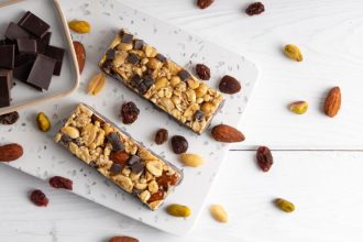 Υγιενές μπάρες με δημητριακά και σοκολάτα