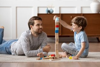 Μπαμπάς – Πώς συμβάλλει στην ανάπτυξη του παιδιού;