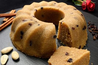 Φτιάχνουμε λαχταριστό χαλβά με σιμιγδάλι