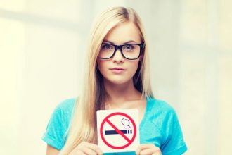 Γιατί καπνίζει ο έφηβος και πώς θα τον βοηθήσετε