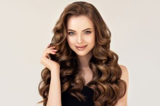 Μαλλιά: Πώς θα τα διατηρήσουμε λαμπερά και υγιή το χειμώνα;