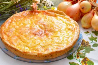 Σπιτική κρεμμυδόπιτα