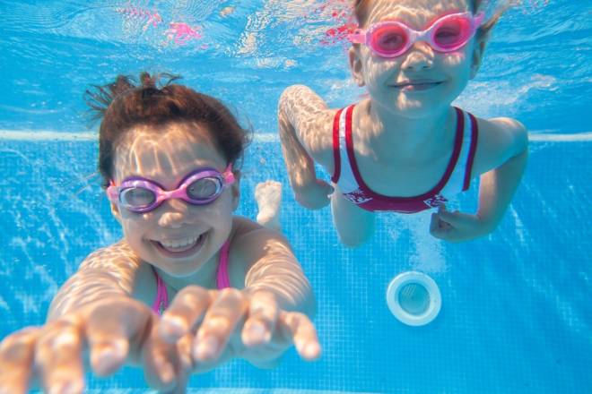 Παιδί: Πώς συνδέεται η κολύμβηση με την απόδοση στο σχολείο;