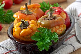 Πιπεριές γεμιστές με κοτόπουλο