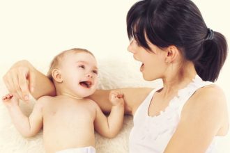 Γιατί είναι σημαντικό να μιλάμε στο μωρό;