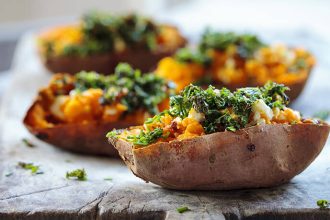 Γεμιστές γλυκοπατάτες με κοτόπουλο μπάρμπεκιου