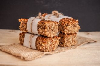 Μπάρες βρώμης με φιστικοβούτυρο και μέλι