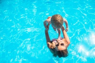 Πότε μπορεί να μπει το μωρό στην πισίνα;