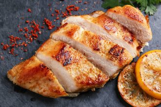 Η συμβουλή για νοστιμότερο στήθος κοτόπουλου