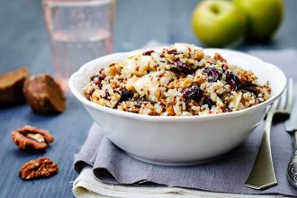 Σαλάτα κινόα με κράνμπερι και κόλιανδρο