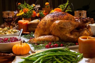 Γαλοπούλα γεμιστή με κάστανα και βερίκοκα