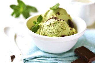 Σπιτικό παγωτό με γεύση μέντας