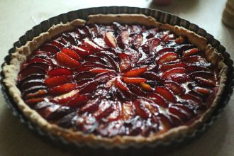 Tάρτα με δαμάσκηνα