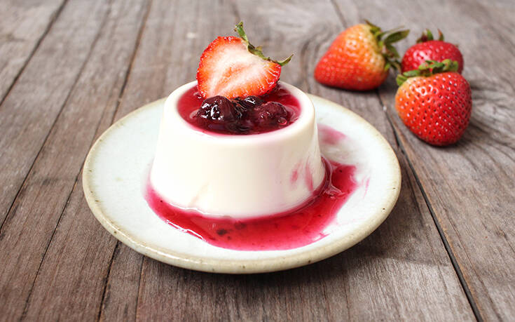 Εύκολη πανακότα με μαρμελάδα φράουλα