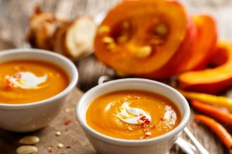 Φθινοπωρινή σούπα γλυκιάς κολοκύθας