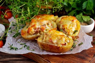 Γεμιστές πατάτες φούρνου με μπέικον