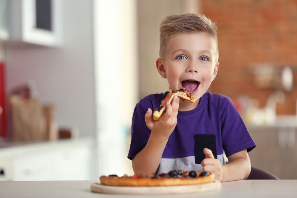 Πώς θα πειθαρχήσετε το παιδί στο τραπέζι