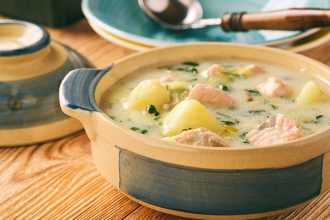 Εύκολη σούπα με σολομό