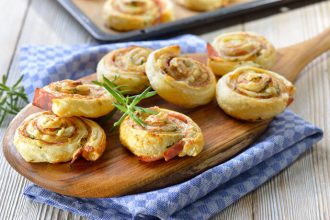 Ρολάκια ζύμης με ζαμπόν και τυρί