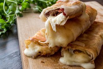 Σπιτική ζαμπονοτυρόπιτα