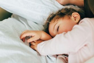 Πώς θα προσαρμόσω το παιδί στην αλλαγή της ώρας;